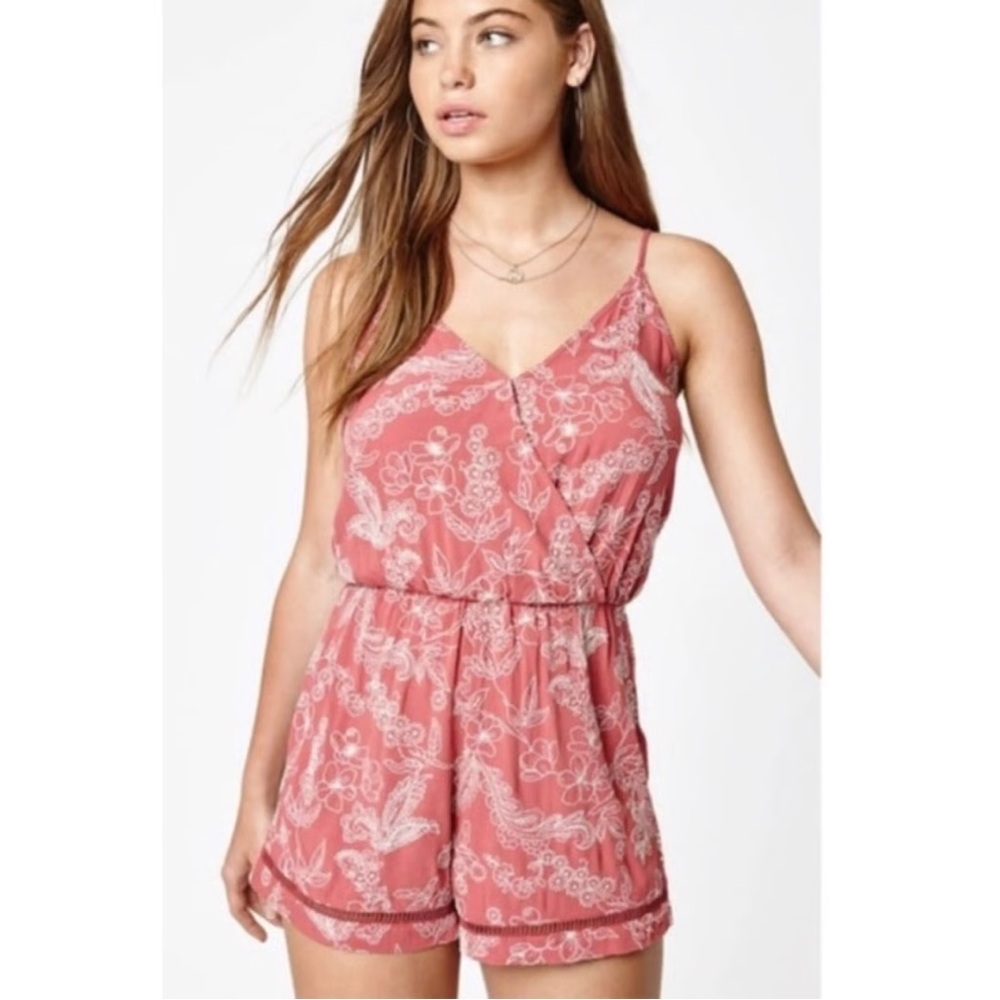 💫4/$25 • LA Hearts Embroidered One Piece Dusty Pink Spaghetti Strap Romper‎